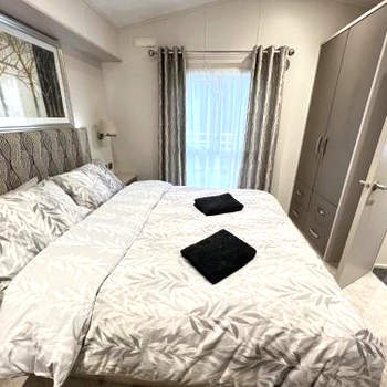 Lakes End, Dog Friendly
