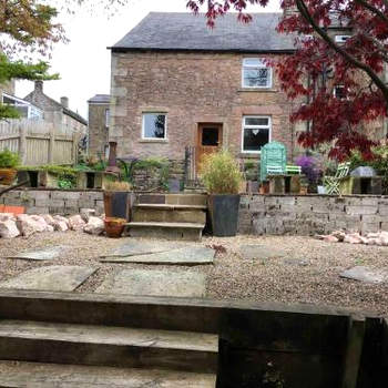 Beautiful 2-Bed Cottage in Hurst Green