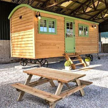 Finest Retreats - The Shepherd's Hut at Northcombe Farm