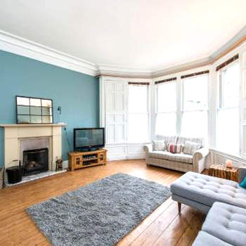 Spacious ground floor apartment, parking & near beach
