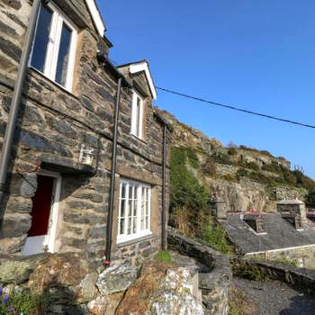 2 Bwth Mawr