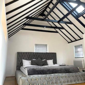 Westcliff-on-Sea Coach house