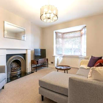Spacious 3 Bedroom house, 10 mins to Birmingham
