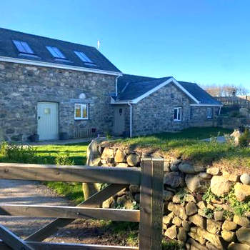 Bwthyn Gwenyn Yr Haf Summer Bee Barns
