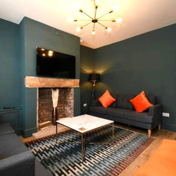 Cottage Style 3 bedroom House - Close to City centre & The Peaks