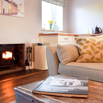 Caldey Island View - Sea Views, Log Burner, Close to Beach