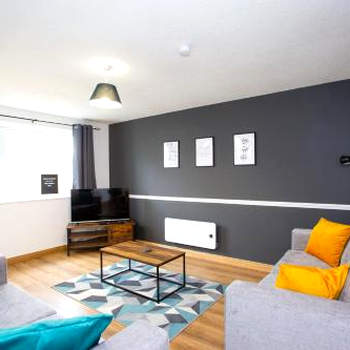 GERARD WALK - Spacious Home, High Speed Wi-Fi, Free Parking, Garden