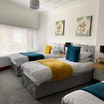 Cosy 2 Bed Flat 1 in Swansea - Home away from Home