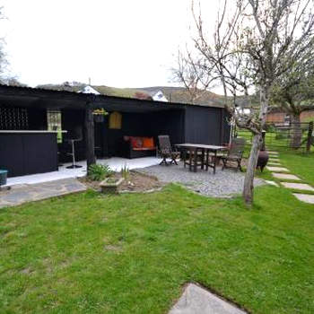 Stunning 2-Bed Cabin in Nantglyn Denbigh