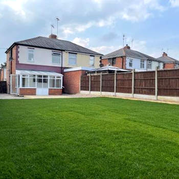Worksop Newly Refurbished 3-Bedroom House