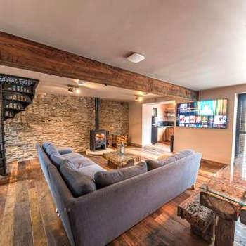 Luxury barn, newly renovated with river views