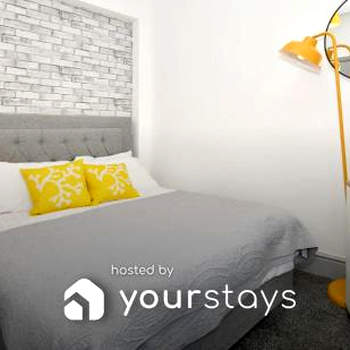Mars House by YourStays with two en-suite doubles!