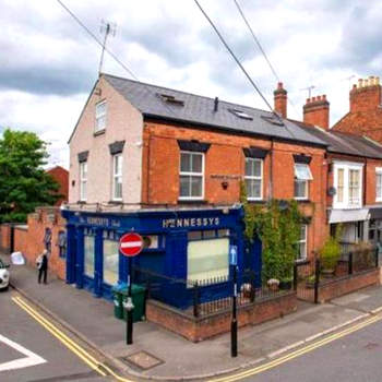 Beautiful 5 bedroom house in great location.