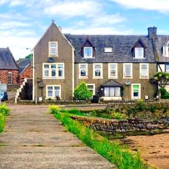 Inviting 1-Bed Apartment in Campbeltown Loch views