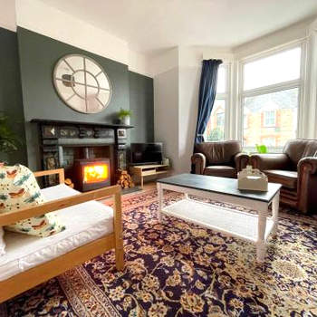 Bright & Spacious Edwardian Townhouse with Garden