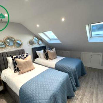Aisiki Apartments at Stanhope Road, North Finchley, Multiple 2 or 3 Bedroom Pet-Friendly Duplex Flats, King or Twin Beds with Aircon & FREE WIFI