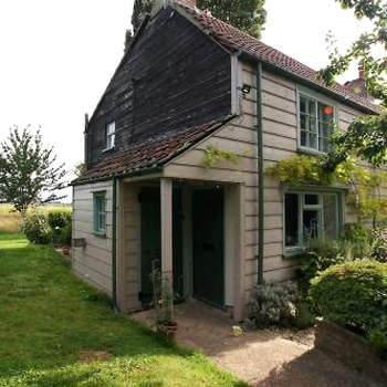 Cozy cottage overlooking fields, Upwell