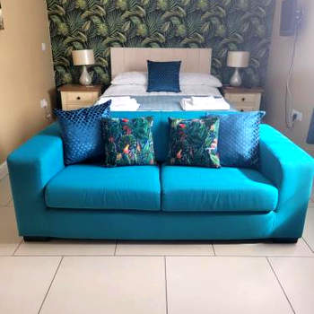 Suite near City, Science Park & Marshalls and close to Riverside walks
