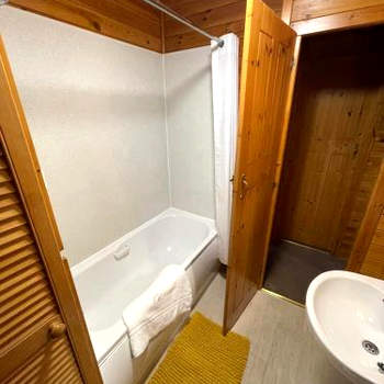 L10 - The Conwy Spa with Hot Tub