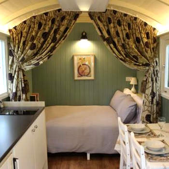 The Kestrel Shepherd Hut, Whitehouse Farm