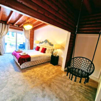 Kaoglen-Spruce-Hot Tub-Forrest Setting-Pet Friendly