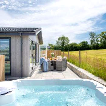 Lavender Lodge, 8 Roadford Lake Lodges
