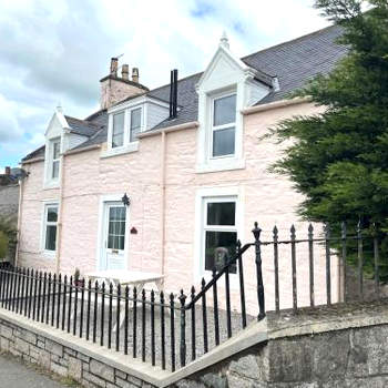 Pass the Keys Spacious 3BR Cottage in Beautiful Rural Setting