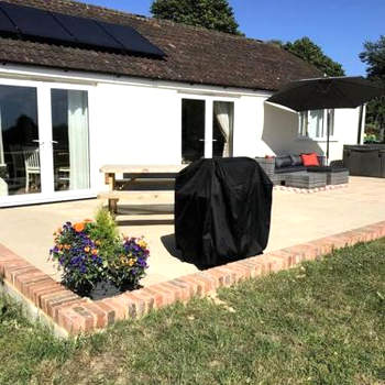 Lovely two bedroom bungalow with hot tub