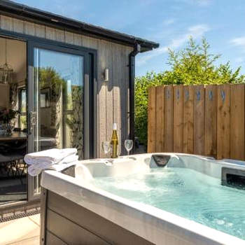 Hornbeam Lodge, 19 Roadford Lake Lodges