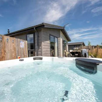 Forget Me Not Lodge, 4 Roadford Lake Lodges
