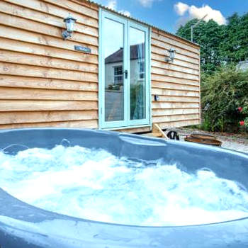 Willow - 1 Bedroom Shepherds Hut - Amroth