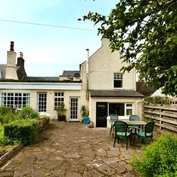 Cosy country cottage in Central Scotland