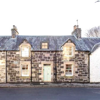 Charming Cardoon Cottage in beautiful village