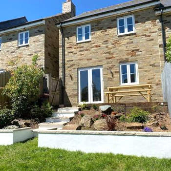 Stylish 3 bed home with allocated parking for 2