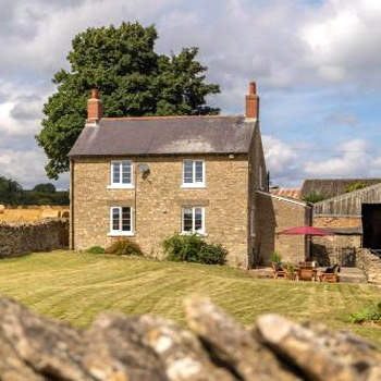 Luxury Farmhouse with Stunning Views and Hot Tub