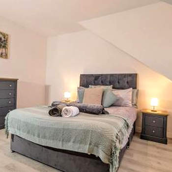 Lovely 2 Bedroom Apartment in Central Location