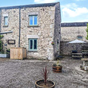 Corner Cottage - Uk38045