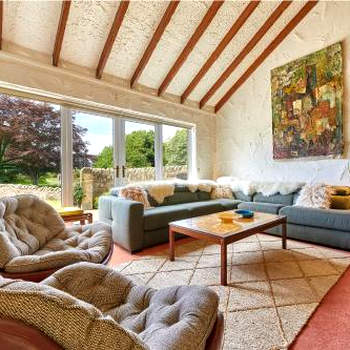 Xanadu: Stylish Family Home by the Pub and Beach