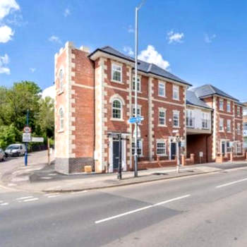 Stunning New Townhouse in the Heart of Warwick