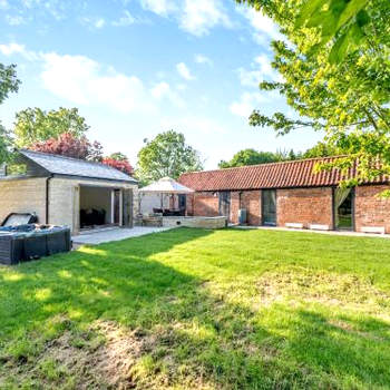 Red Brick Barn - Uk39916