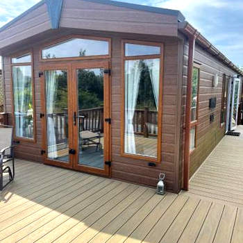 Fern Lodge with Hot Tub