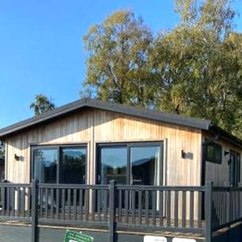 Cairn Lodge