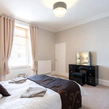 Scotston Villa - 5 bedroom house with hot tub