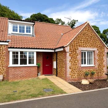 Nice Cottage In Heacham With 2 Bedrooms And Wifi
