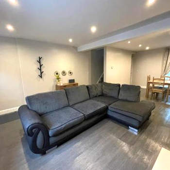 Lindow Street by Prestige Properties SA