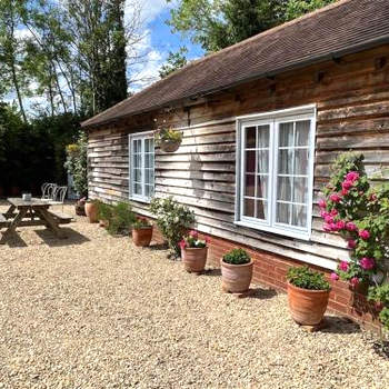 The Old Estate Office - Enchanting, Stylish Garden Cottage, Peaceful & Quiet