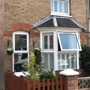 Homely Victorian Terraced Town House with Parking.