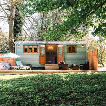 Snowdrop Lodge, Walcot Hall Estate