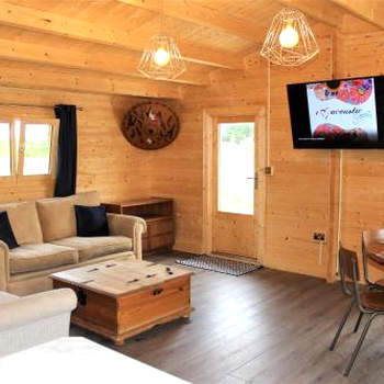 Stunning 5-Bed Cabin in Ashton Under Hill