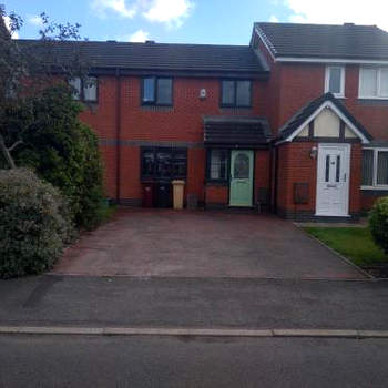 Beautiful 2-Bed House in Bolton with free parking